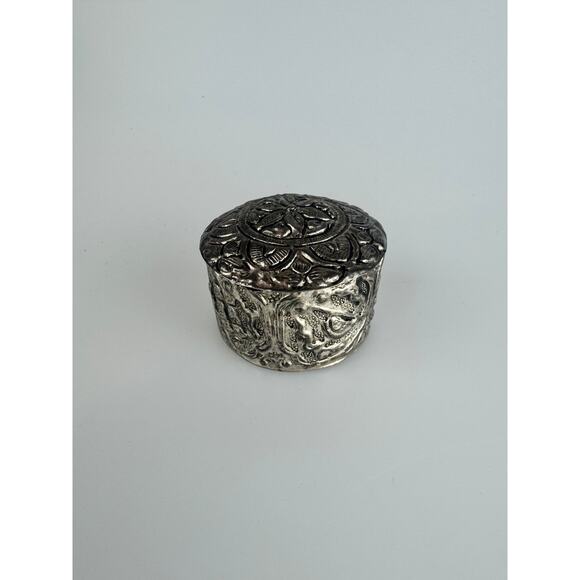 Antique Trinket Box - Silver Repousse Pill Box with Floral Design - 19 Grams - Picture 6 of 6